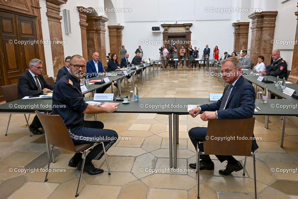 Landhaus Linz_ Promenade_ Sitzung des Landessicherheitsrat_ 03.07.2023-6 | 03.07.2023, Landhaus Linz AUT, Promenade, Sitzung des Landessicherheitsrat, im Bild Andreas Pilsl (Landespolizeidirektor Ooe), LH Thomas Stelzer (VP)