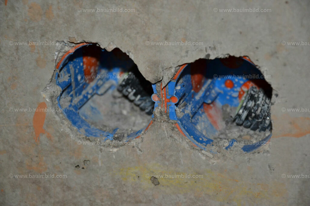 bib-lg17-elektroinstallation-0112 | Nach LV-Leistungsgruppen sortierte Detailfotos über den Bau eines Hauses. Alle Hausbau-Bilder direkt vom Urheber und Autor der Website Haus-Selber-Bauen.com