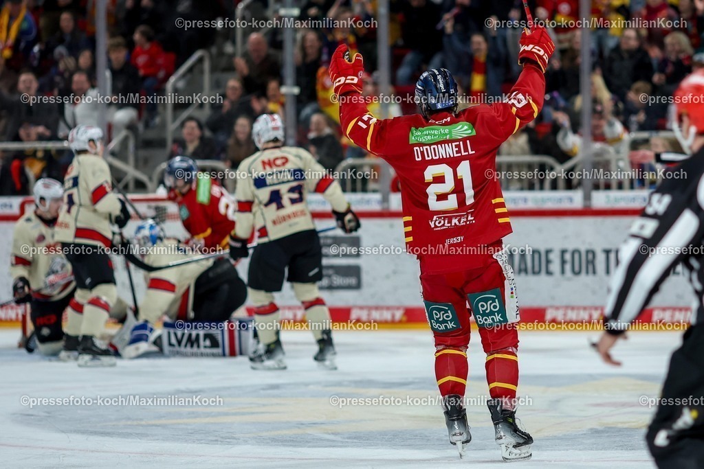DEG02032501034 | 02.03.2025, Eishockey, Penny DEL, Düsseldorfer EG - Nürnberg Ice Tigers, PSD-BANK Dome: Torjubel nach dem 3:1 durch Torschütze Alexander Ehl (DEG #28)