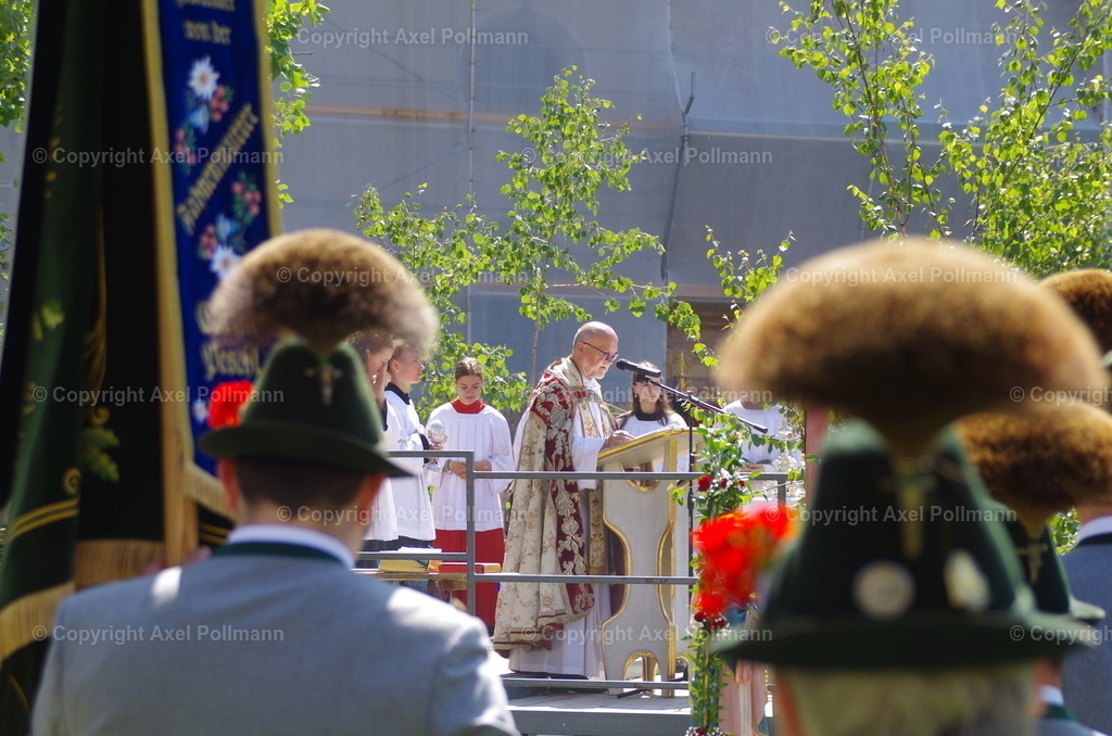 IMGP4709 | fotografiert von Axel PollmannLeonhardi Wallfahrt Benediktbeuern und Murnau, Fronleichnam, Fasching, Landschaft im Loisachtal und Benediktbeuern  - Realisiert mit Pictrs.com