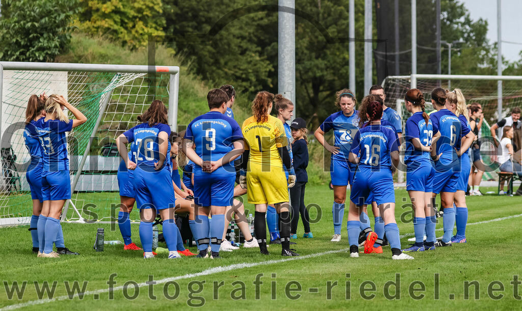 2023-09-03_102_Teamware_Cup_2023 | Oberding, Deutschland, 03.09.2023:
Fußball, TS Teamwear Cup 2023, Vorrunde, FC Schwaig gegen FC Langengeisling, Endergebnis: 

Foto: Christian Riedel / fotografie-riedel.net