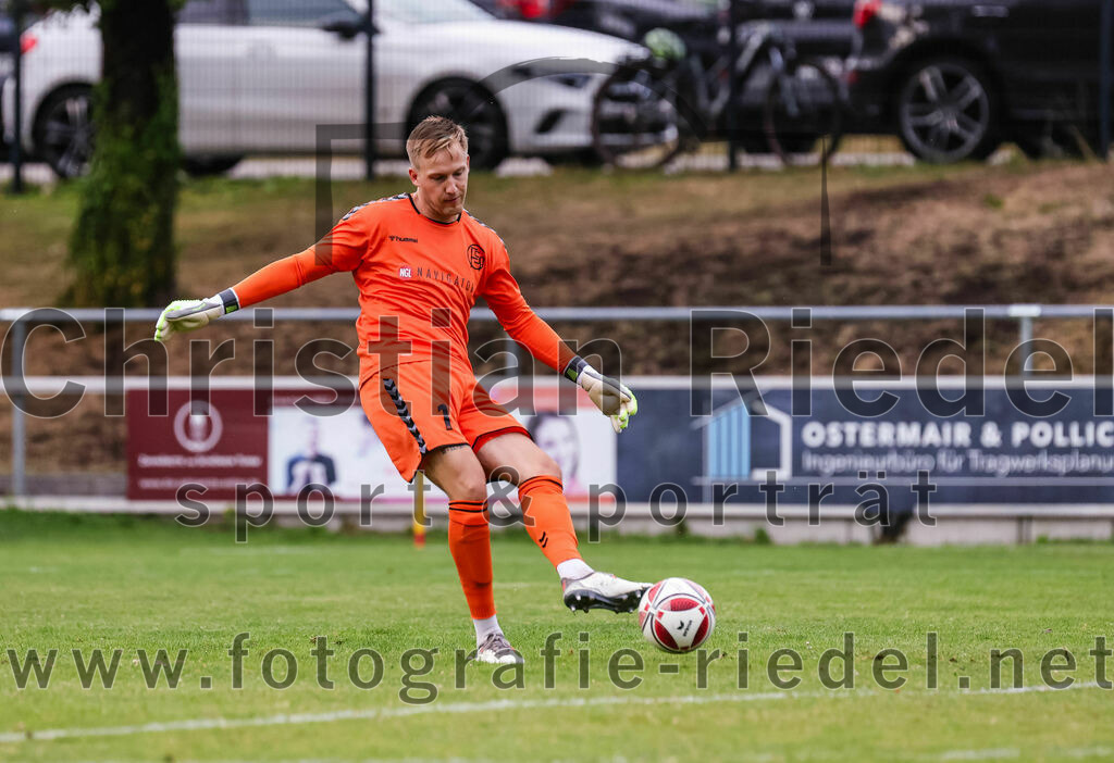 2023-07-28_075_FC_Schwaig_gegen_TSV_1860_Rosenheim | Oberding, Deutschland, 28.07.2023:
Fußball, Landesliga Südost 2023 / 2024, 3. Spieltag, FC Schwaig gegen TSV 1860 Rosenheim, Endergebnis: 1:1

Torwart Franz Hornof (FC Schwaig, #1)

Foto: Christian Riedel / fotografie-riedel.net