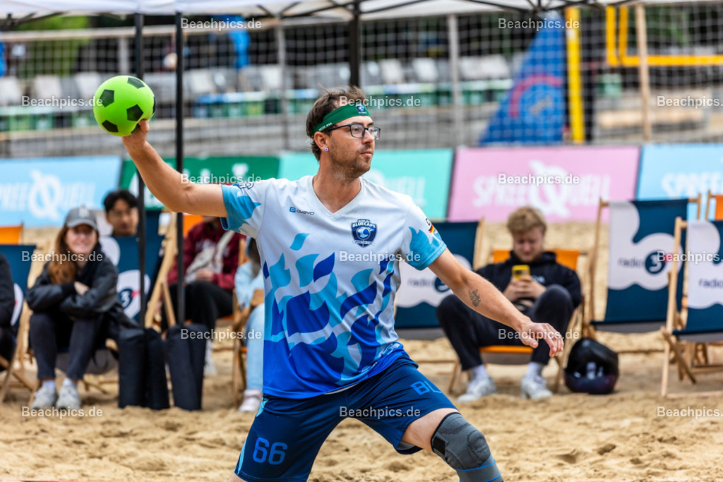 2025-200080637-Strandvölkerball-WM_1 |  23.08.2025; Berlin Foto: Gerold Rebsch - www.beachpics.de