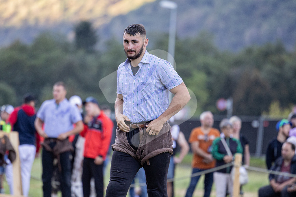 TESSINER2025_01_Gang_9196 | Die Schwinger des Schwyzer Kantonalen Schwingerverbandes: Fotos, die Dynamik und Leidenschaft festhalten, sowie emotionale Momente aus dem traditionellen Schwingsport zeigen. - Realisiert mit Pictrs.com