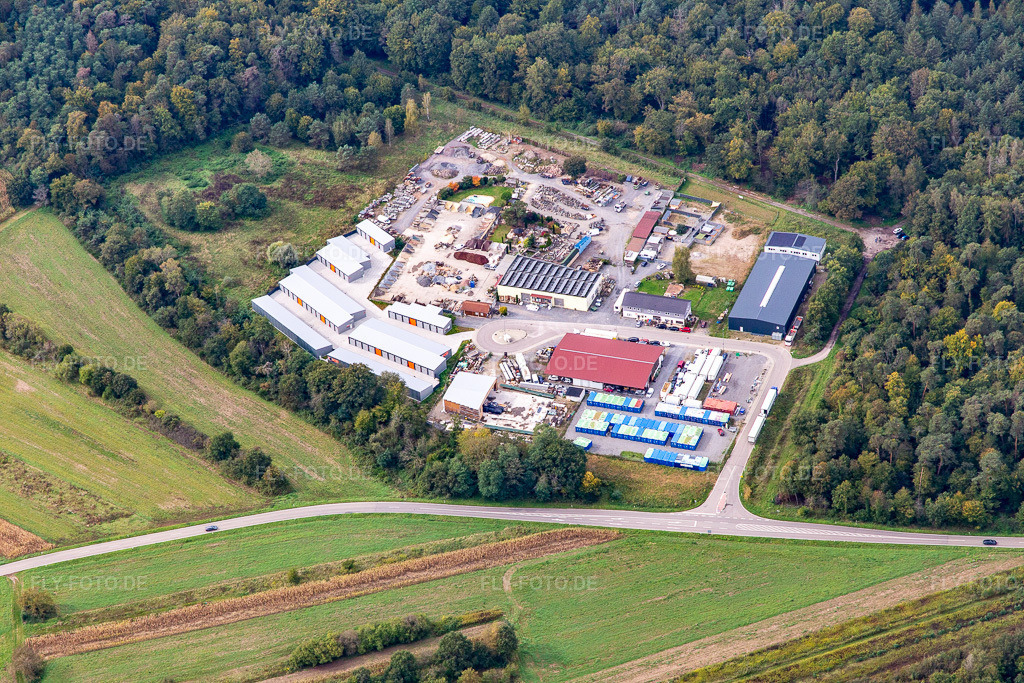 Luftbild: Lagercontainer von Storage24 und Palatinum Landschafts- und Gartendesign in Hagenbach im Bundesland Rheinland-Pfalz in Deutschland. Foto: IMG_143613.jpg vom 06.10.2024 durch Werner Riehm/FLY-FOTO.deWWW.STORAGE24.COM