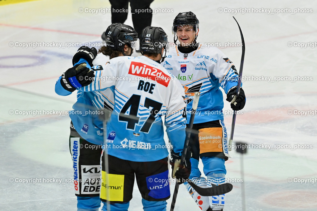 EC IDM WÄRMEPUMPEN VSV vs. Steinbach Black Wings Linz | Jubel Black Wings Linz, #47 Logan Roe  Black Wings Linz, EC IDM WÄRMEPUMPEN VSV vs. Steinbach Black Wings Linz, EC IDM WÄRMEPUMPEN VSV vs. Steinbach Black Wings Linz am 28.11.2025 in Villach (Stadthalle Villach), Austria, (Photo by Bernd Stefan)