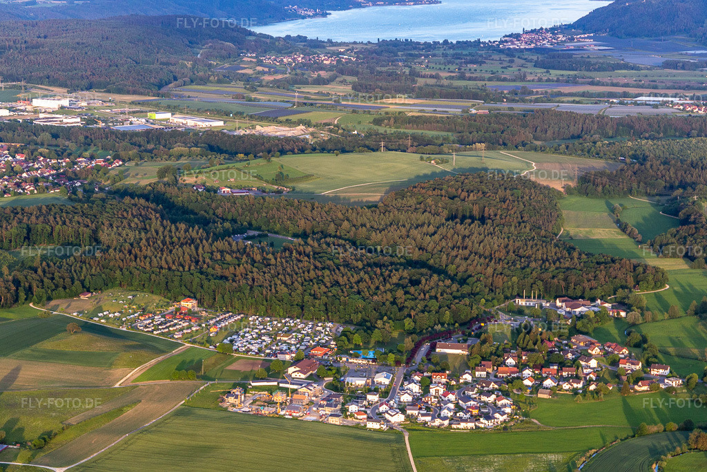 Luftbild: Camping- und Ferienpark Orsingen GmbH im Ortsteil Orsingen in Orsingen-Nenzingen im Bundesland Baden-Württemberg in Deutschland.Foto: IMG_131861.jpg vom 25.05.2022 durch Werner Riehm/FLY-FOTO.deCampingplatz Orsingen am BodenseeGemeinde Orsingen-Nenzingen