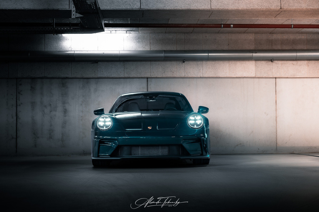 911 GT3 Touring Arlogrünmetallic | Entdecken Sie die faszinierende Welt von Alexander Tschuncky Arts: Kreative Fotografie, atemberaubende Automobilkunst und hochwertiger Bilderdruck. Lassen Sie sich inspirieren! - Realisiert mit Pictrs.com