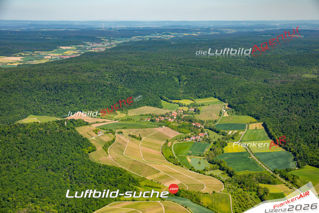 Schöne Luftaufnahme Handthal Oberschwarzach - Die Luftaufnahme wurde 2025 vom Flugzeug heraus erstellt ( keine Drohne ) - Hochauflösende Luftaufnahme - für professionelle Ausdrucke geeignet. Die Geschenkidee !Mit Lizenz und Bildrechte bestellbar