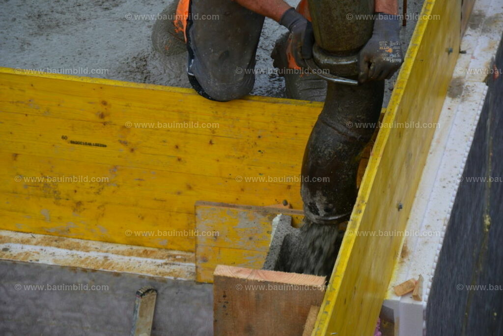 bib-lg04-betonarbeiten-0356 | Nach LV-Leistungsgruppen sortierte Detailfotos über den Bau eines Hauses. Alle Hausbau-Bilder direkt vom Urheber und Autor der Website Haus-Selber-Bauen.com