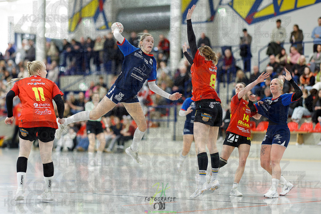 Frauen Regionalliga (HHV); HSG Wettenberg - TV Hüttenberg | Frauen Regionalliga (HHV); HSG Wettenberg - TV Hüttenberg am 06.12.2025 in Launsbach (Wettenberg) (Halle GS Launsbach (Wettenberg))Photo © 2025 - Jörg Heinrich - Realisiert mit Pictrs.com