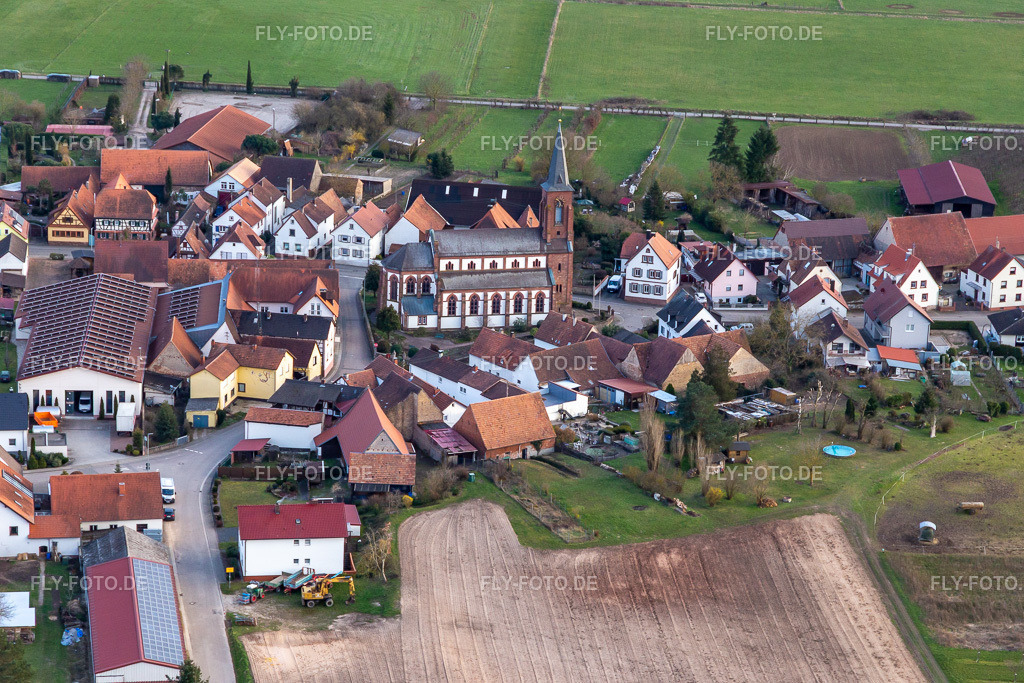 Kirche von Nordwesten | Luftbild: Kirche von Nordwesten in Schweighofen im Bundesland Rheinland-Pfalz in Deutschland. Foto: IMG_126174.jpg vom 20.03.2021 durch ©2025 Werner Riehm fly-foto.de/copyright - Realisiert mit Pictrs.com