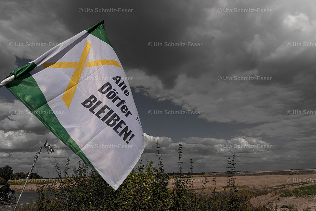 Menschenkette_Luetzerath_01 | CEUS Design - Realisiert mit Pictrs.com