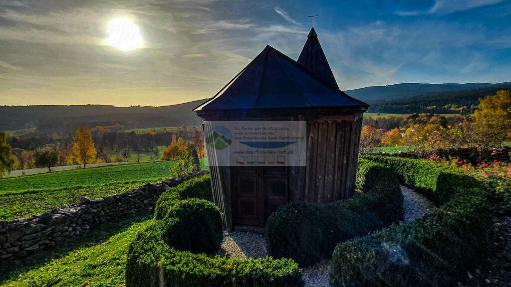 Sonnenuntergang an der Andreas Kapelle im Herbst | Impressionen rund um Hochfranken - Frankenwald - Fichtelgebirge - Realisiert mit Pictrs.com