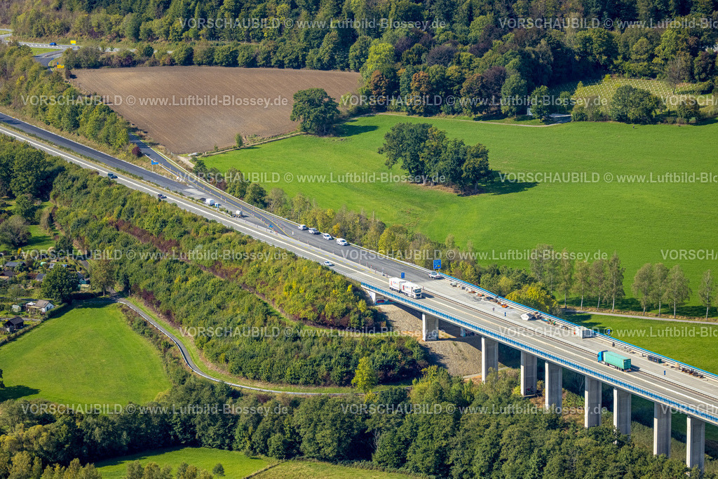 Meschede220901821 | Luftbild, Baustelle an der Abfahrt Meschede der Autobahn A46, Talbrücke, Eversberg, Meschede, Sauerland, Nordrhein-Westfalen, Deutschland