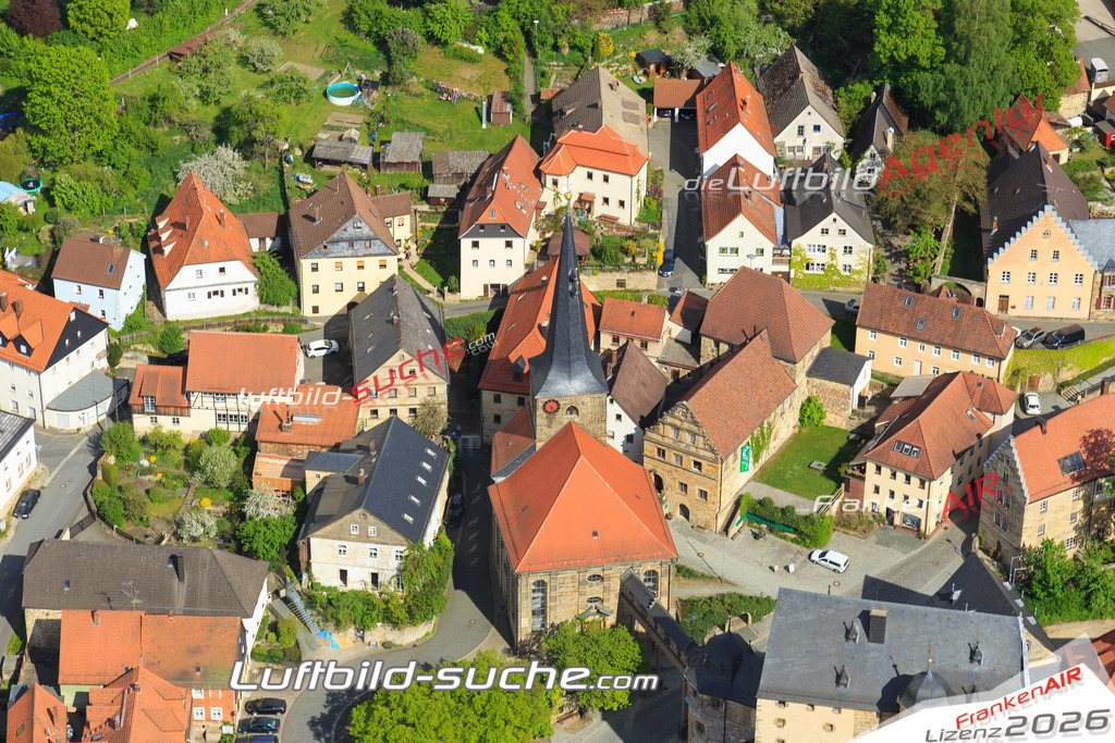Luftbild von Kirche Thurnau - Luftaufnahme wurde 2015 von https://frankenair.de mittels Flugzeug (keine Drohne) erstellt - die Geschenkidee