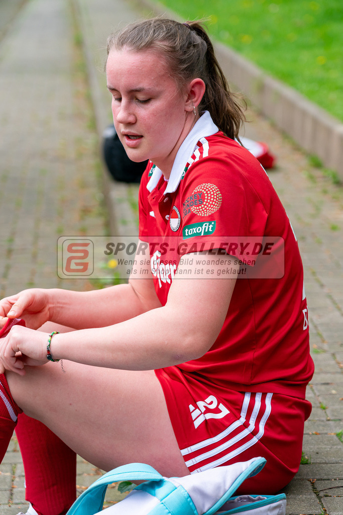 HK_20240407_903425 | 1. Bundesliga Hockey Damen Rot-Weiss Köln - Harvestehuder THC am 7.4.2024 Rot-Weiss Köln, Köln , Sophie Prumbaum ( Rot-Weiss Köln #27 )