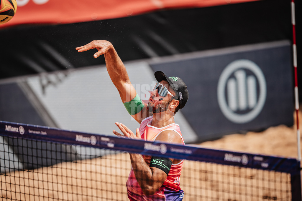 Beachvolleyball | Männer | Allianz German Beach Tour 2025 | Tourstop München | 04.07.2025 | Kim Huber beim Angriff