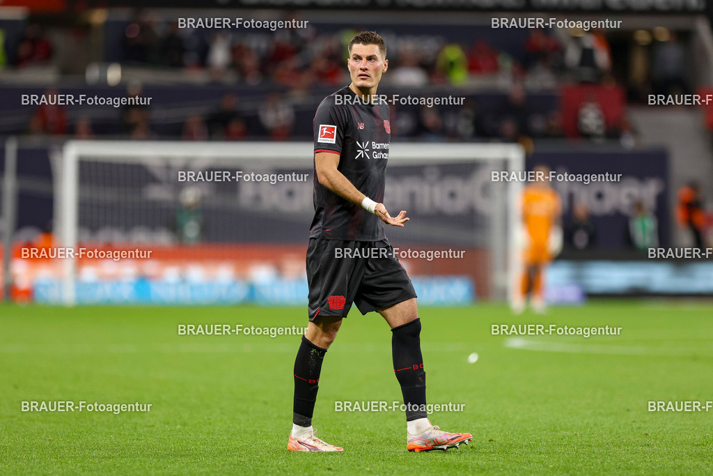 Bayer 04 Leverkusen vs Eintracht Frankfurt - Bundesliga  | Leverkusen, Deutschland, 12.09.25:   Patrick Schick (Bayer 04 Leverkusen) schaut waehrend des Spiels der Bundesliga zwischen  Bayer 04 Leverkusen vs Eintracht Frankfurt in der BayArena(Foto von Brauer-Fotoagentur / Adrian Schlueter)