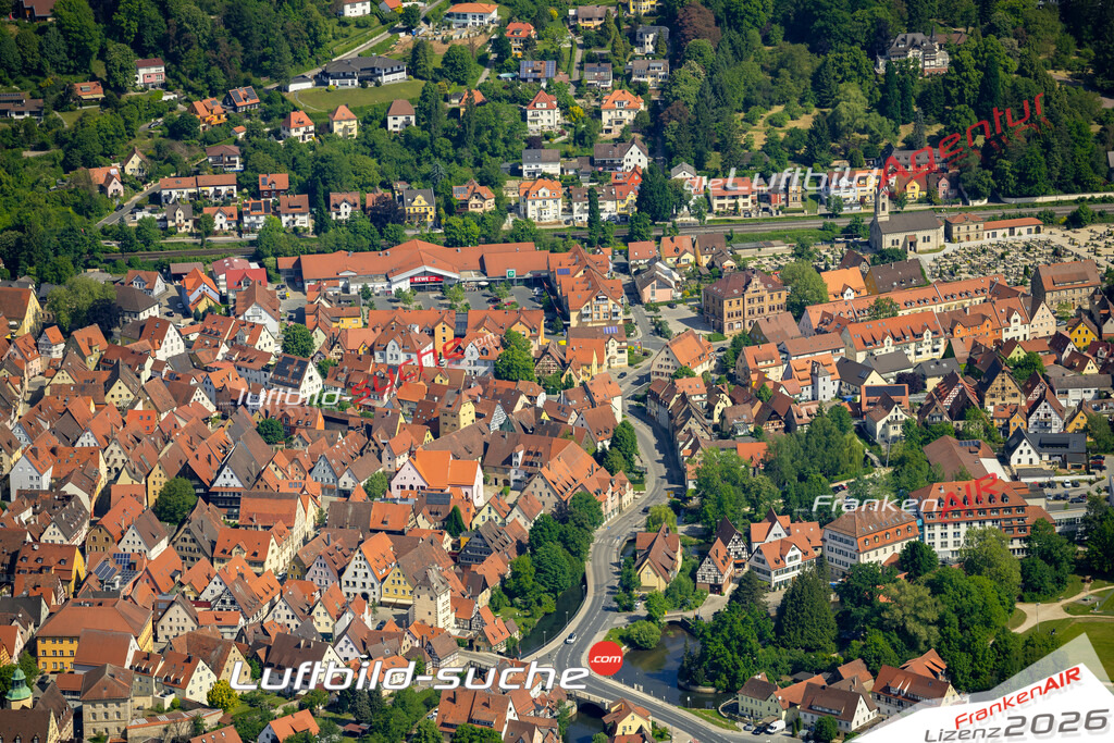 Das Luftbild zeigt Mühlstrasse Hersbruck - Die Luftaufnahme wurde 2023 vom UL-Flugzeug aus erstellt ( keine Drohne ) - Hochauflösende Luftaufnahme - Für grossformatige Ausdrucke geeignet. Die Geschenkidee !Mit Lizenz und Bildrechte bestellbar