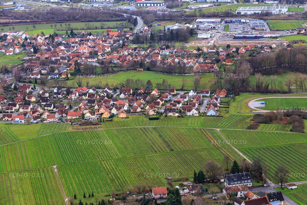 Vue aérienne: Vue de la ville depuis le nord à le quartier Altenstadt in Wissembourg dans le département Bas Rhin, France – .Photo: IMG_085820.jpg prise le 08/01/2016 par Werner Riehm/FLY-FOTO.eu – Résolution de l'original: 5472 x 3648 px