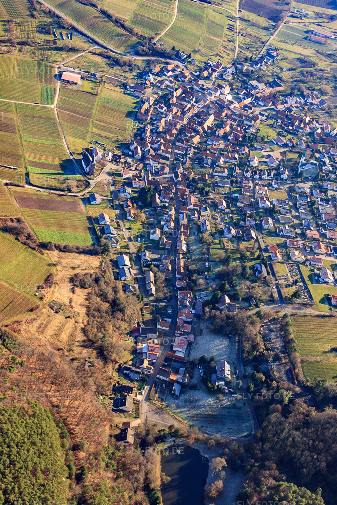 Luftbild: Ortsansicht von Westen im Ortsteil Rechtenbach in Schweigen-Rechtenbach im Bundesland Rheinland-Pfalz in Deutschland. Foto: IMG_48364.jpg vom 11.12.2011 durch Werner Riehm/FLY-FOTO.deAuflösung des Originals: 3168 x 4752 px