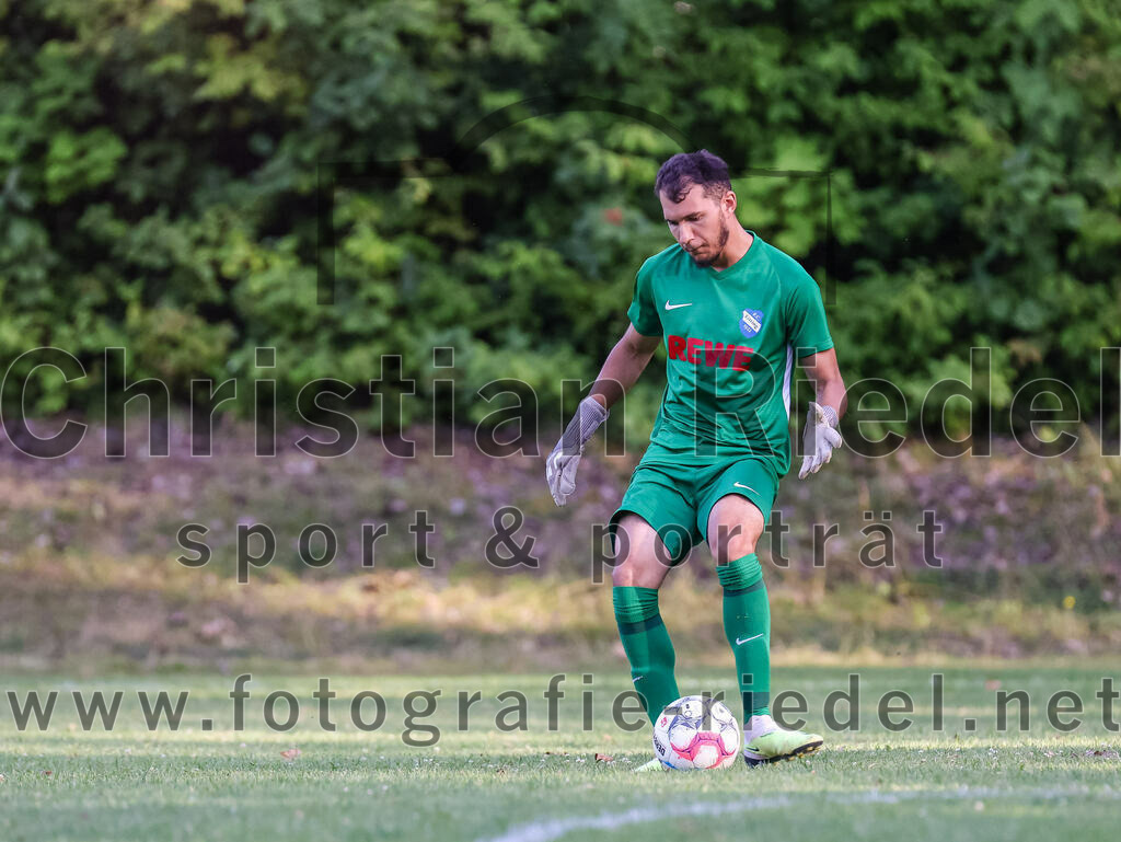 2023-07-18_060_FC_Herzogstadt_gegen_FC_Eitting | Erding, Deutschland, 18.07.2023:
Fußball, TOTO Pokal 2023 / 2024, 1. Spieltag, FC Herzogstadt gegen FC Eitting, Endergebnis: 2:4 n.E.

Torwart Noah Mpatsios (FC Eitting, #1)

Foto: Christian Riedel / fotografie-riedel.net