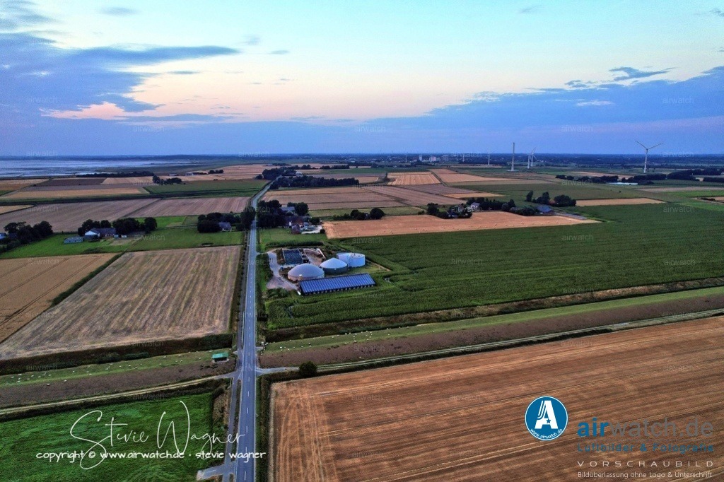 Windpark - Simonsberg | Entdecken Sie atemberaubende Luftbilder und Fotografien auf airwatch.de - Tauchen Sie ein in eine Welt voller faszinierender Aufnahmen aus der Vogelperspektive.
