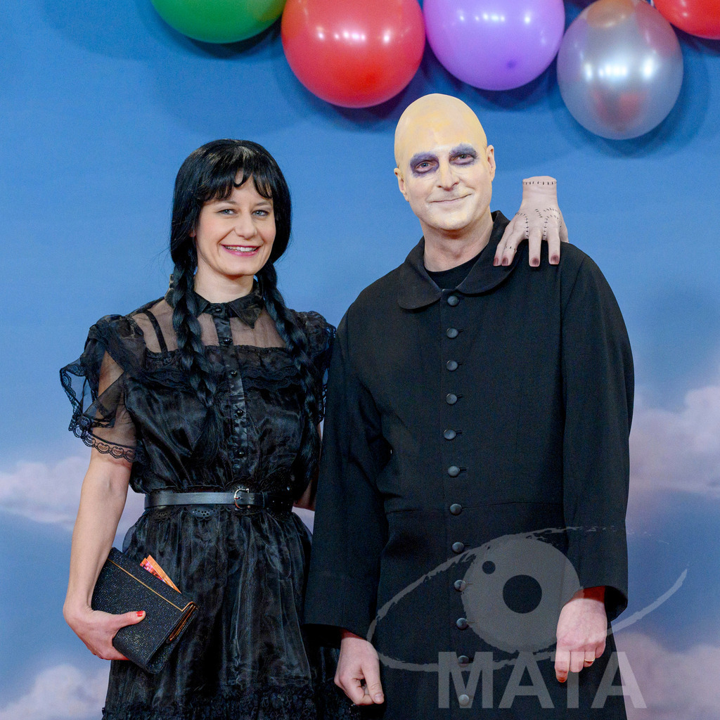 _DWA1246 | CSU-Generalsekretär Martin Huber und seine Gattin Katrin (links) bei der TV-Sendung Fastnacht in Franken 2024. Veitshöchheim, 02.02.2024 Bayern Deutschland - Realisiert mit Pictrs.com