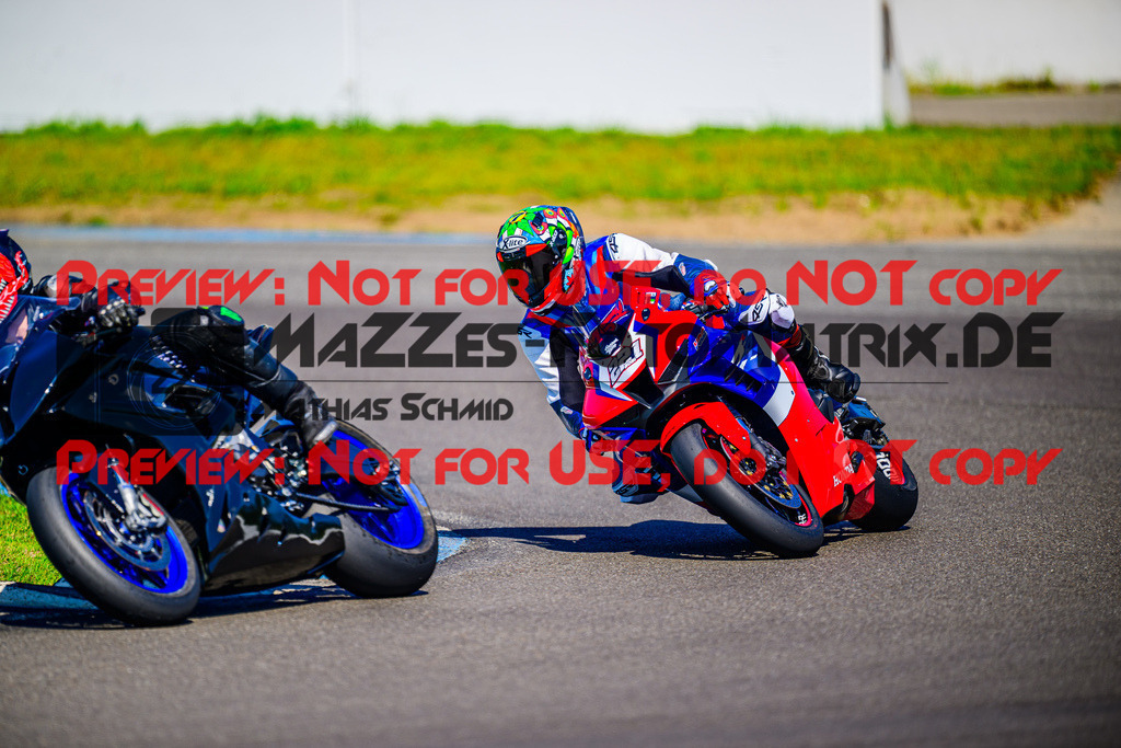 MaZZes_FotoMatrix_240520_6021986_7585 | WEISS