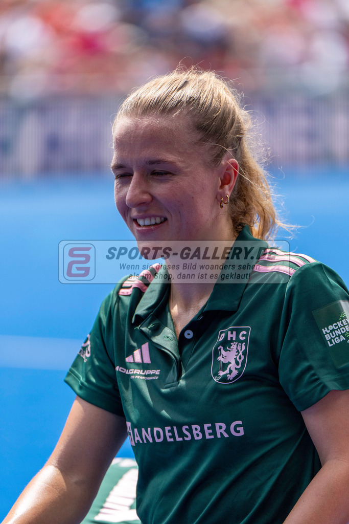 Final4_20250531-1326-HK107686 | Krefeld, Deutschland, 31.05.2025:  Feldhockey Final4 2025 – „Deutsche Feldhockey-Meisterschaften 2025“ im Gerd-Wellen-Hockeyanlage am 31.05.2025 in Krefeld, Deutschland. (Foto von Kramhöller/Fehrmann/Kaste)Krefeld, Germany, 31.05.2025: Feldhockey Final4 2025 – „Deutsche Feldhockey-Meisterschaften 2025“ in Gerd-Wellen-Hockeyanlage at 31.05.2025 in Krefeld, Deutschland. (Foto from Kramhöller/Fehrmann/Kaste)