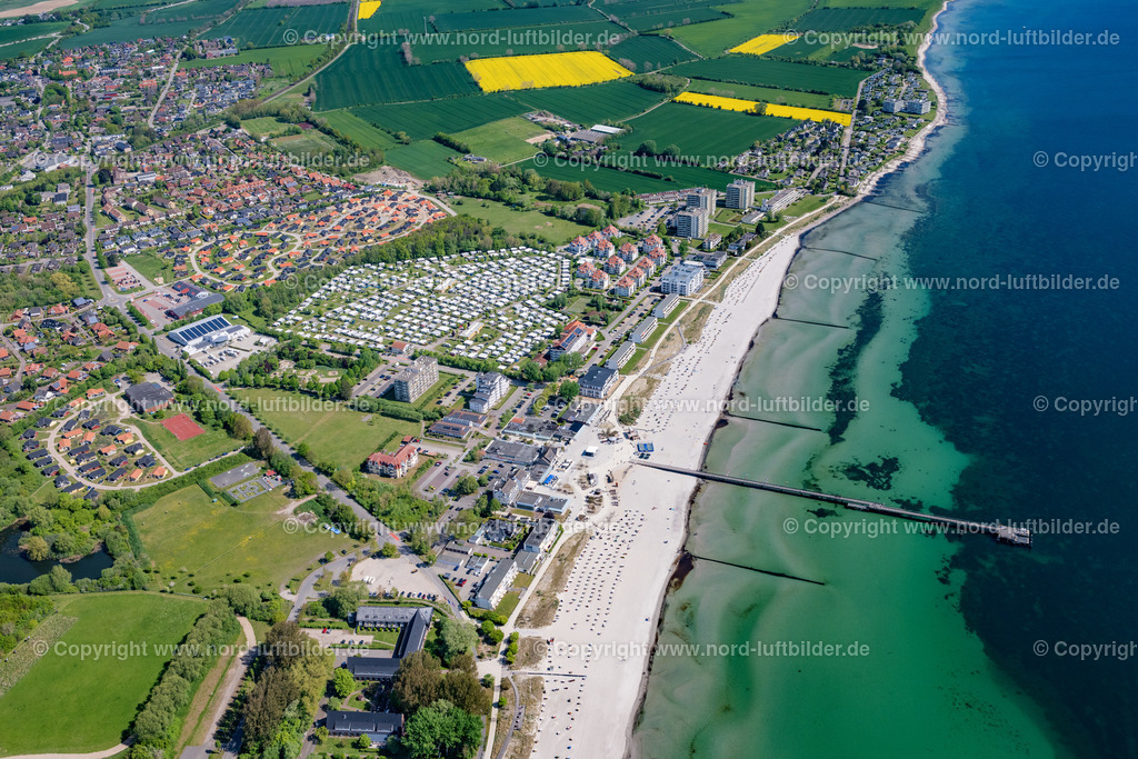 Grossenbrode_ELS_4561150522 | GROßENBRODE 15.05.2022 Ortsansicht an der Meeres-Küste der Ostsee in Großenbrode im Bundesland Schleswig-Holstein. // Townscape on the seacoast of Baltic Sea in Grossenbrode in the state Schleswig-Holstein. Foto: Martin Elsen