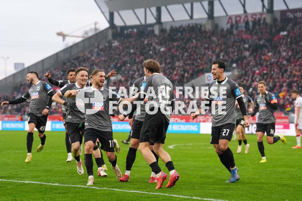 GER Rot-Weiss Essen vs. SSV Ulm, Fussball, 3. Liga, Spieltag 19, Saison 2025/2026, 20.12.2025 | GER Rot-Weiss Essen vs. SSV Ulm, Fussball, 3. Liga, Spieltag 19, Saison 2025/2026, 20.12.2025Foto: Fabian Friese - Realisiert mit Pictrs.com