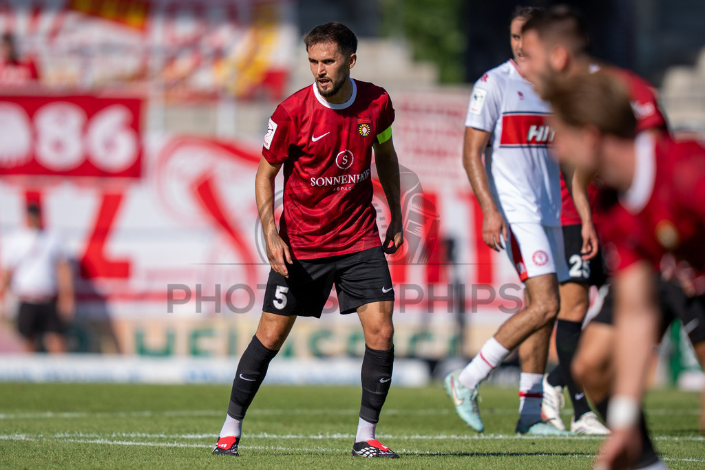 SG Sonnenhof Großaspach vs. Fortuna Köln, Fussball, 3. Liga, 1. Spieltag, 08.08.2026 | Volkan Celiktas (SG Sonnenhof Großaspach, #05),SG Sonnenhof Großaspach vs. Fortuna Köln, Fussball, 3. Liga, 1. Spieltag, 08.08.2026,DFB regulations prohibit any use of photographs as image sequences and/or quasi-video