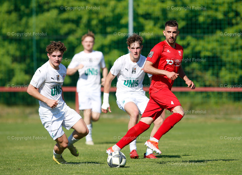 A_LUI_090526_11 | SPORT FUSSBALL LT1 OOE LIGA ASKOE OEDT 1B -UNION GSCHWAND 09.052026 IM BILD: JOVAN PETROVIC (OEDT 1B) UND BASTIAN GRILL (GSCHWAND) FOTO: FOTOLUI