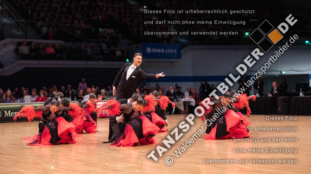20251115-01392 | Hier finden Sie Tanz Bilder vom Latein und Standard Formationen tanzen. Sportbilder vom Tanzsport. Schöne Fotos und von Weltmeisterschaft, Europameisterschaft, Bundesliga, Regionalliga, Oberliga und Landesliga sowie von GOC Stuttgart, DanceComp, WM Bremen