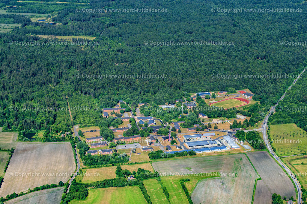 Stadum_Südtondern_Kaserne_ELS_8183100623 | STADUM 10.06.2023 Gebäudekomplex der Bundeswehr- Militär- Kaserne in Stadum im Bundesland Schleswig-Holstein, Deutschland. // Building complex of the German army - Bundeswehr military barracks in Stadum in the state Schleswig-Holstein, Germany. Foto: Martin Elsen