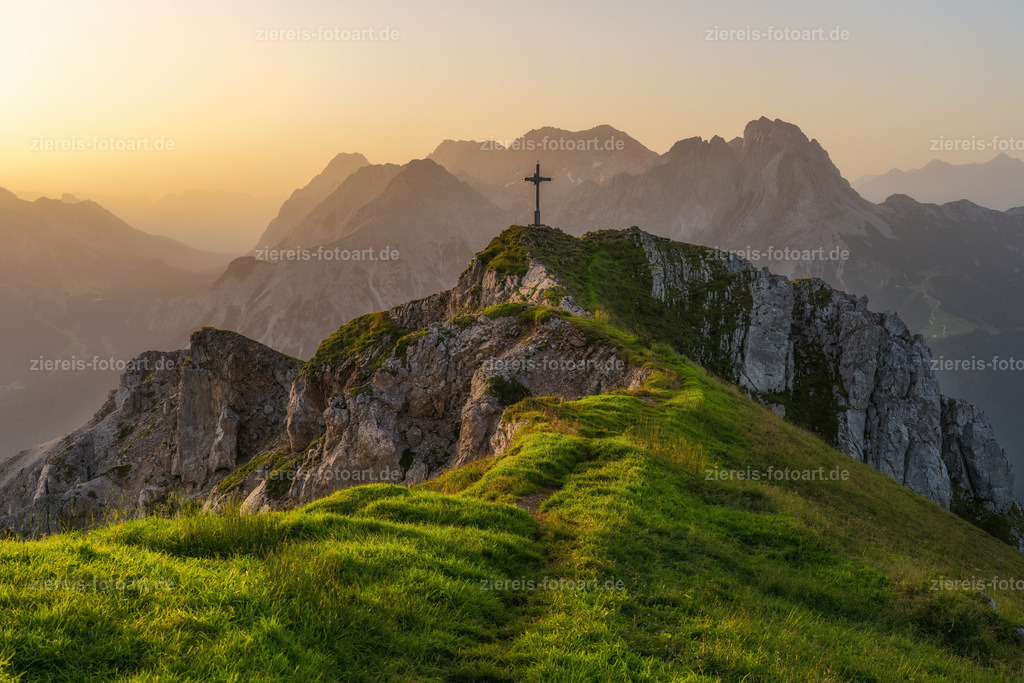 Sonnenaufgang am Grubigstein, Lermoos | Sonnenaufgang am Grubigstein, Lermoos - Realisiert mit Pictrs.com