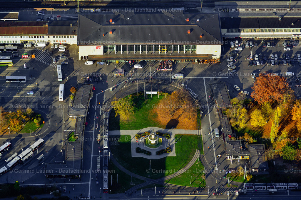 3651198 | Bahnhofsvorplatz 2015