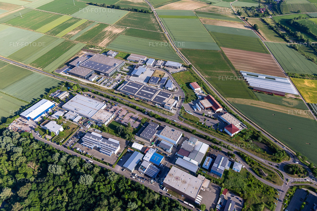 Luftbild: Gewerbepark W in Herxheim bei Landau im Bundesland Rheinland-Pfalz in Deutschland. Foto: IMG_132305.jpg vom 03.06.2022 durch Werner Riehm/FLY-FOTO.de