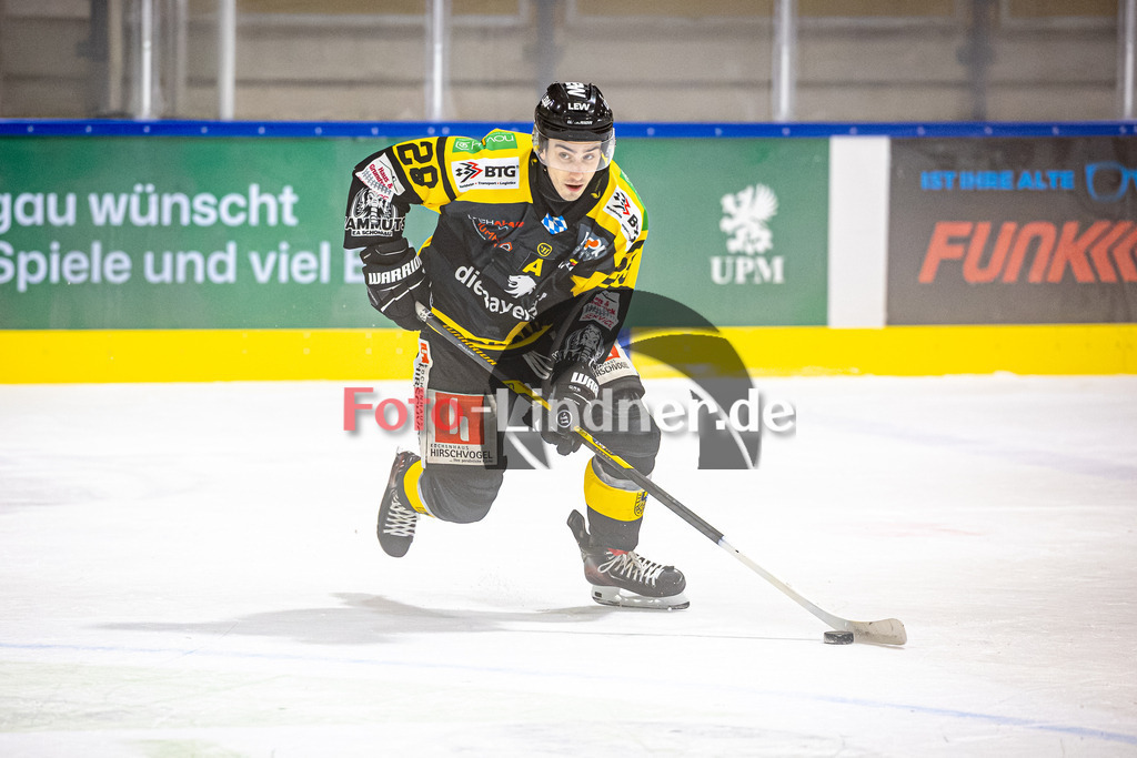 EA Schongau MANNUTS gegen VfE Ulm/Neu-Ulm DEVILS | Eishockey Bayernliga 2025/26 Vorrunde 6 Spieltag, EA Schongau MANNUTS gegen VfE Ulm/Neu-Ulm DEVILS, 20251031,Kurt SONNE (EA Schongau MAMMUTS 28) in Aktion,2025-10-31 in Schongau (Eisstadion Schongau), Kurt SONNE (EA Schongau MAMMUTS 28)Copyright: WolfgangxLindner www.foto-lindner.de