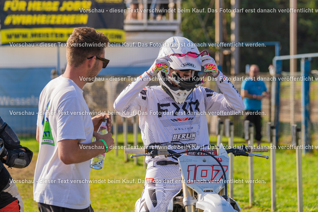 09_20_LM_Schenkenhorst-9753 | Sportfotografin aus Berlin-Brandenburg mit Fokus auf Motocross. Ich halte deine sportliche Leistung und echte Emotionen auf und neben der Strecke professionell fest. Entdecke die Fotos von deinem Rennen und bestelle sie direkt hier im Shop.