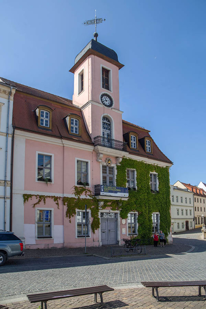 Wurzen - Rathaus | Entdecke über 20 Kategorien Leipzig-Motive: Foto-Downloads, hochwertige Poster, Leinwand- & Fine-Art-Prints. Jetzt Lieblingsfoto im Bildlexikon Leipzig Shop bestellen!