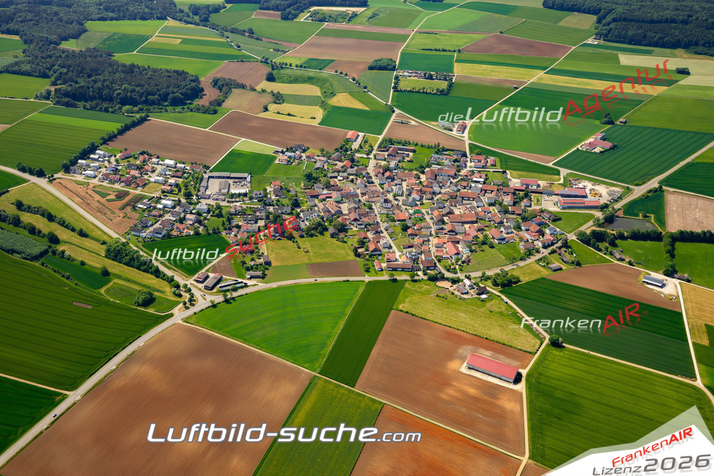 Das Luftbild zeigt Pfahldorf Kipfenberg - Die Luftaufnahme wurde 2023 vom UL-Flugzeug aus erstellt ( keine Drohne ) - Hochauflösende Luftaufnahme - Für grossformatige Ausdrucke geeignet. Die Geschenkidee !Mit Lizenz und Bildrechte bestellbar