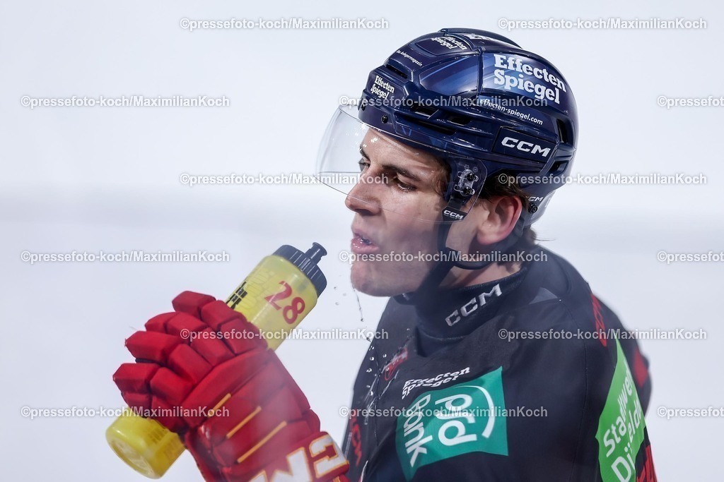 DEG12012501036 | 12.01.2025, Eishockey, Penny DEL, Düsseldorfer EG - Eisbären Berlin, PSD-BANK Dome: Luis Üffing (DEG #42)