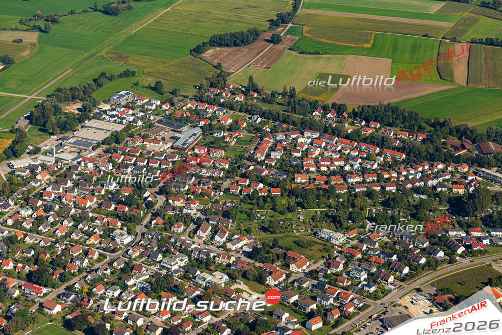 Die Luftaufnahme Oberbernbach - Aichach wurde 2021 mittels Flugzeug (keine Drohne) erstellt. Hohe Auflösung -für große Poster und Wandbilder geeignet!