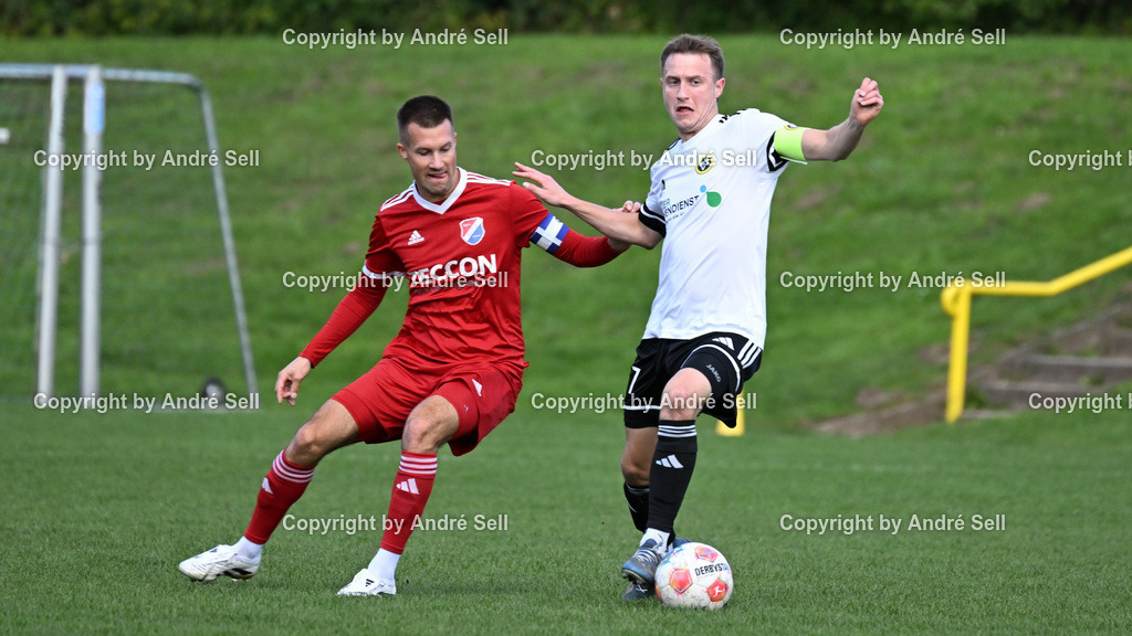 Wiker SV vs SpVg Molfsee II | Bennet von Roennen (Wiker SV #7) vs Marvin Blümke (Molfsee #8) / Fußball-Verbandsliga Ost Männer 2026/2027 / Wiker SV vs SpVg Molfsee II / Auberg / Kiel / 04.10.26 - Realisiert mit Pictrs.com