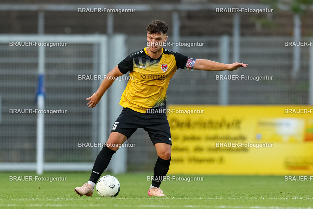 SB_KFCBAU_20250815_4370.JPG -  - KFC Uerdingen - SF Baumberg - Oberliga Niederrhein | Krefeld, Deutschland, 15.08.25: Ole Päffgen (KFC Uerdingen) in Aktion, am Ball, Einzelaktion während des Oberliga Niederrhein Spiels zwischen KFC Uerdingen - SF Baumberg in der Grotenburg Stadion am 15. August 2025 in Krefeld, Deutschland. (Foto von Stefan Brauer/Brauer-Fotoagentur)