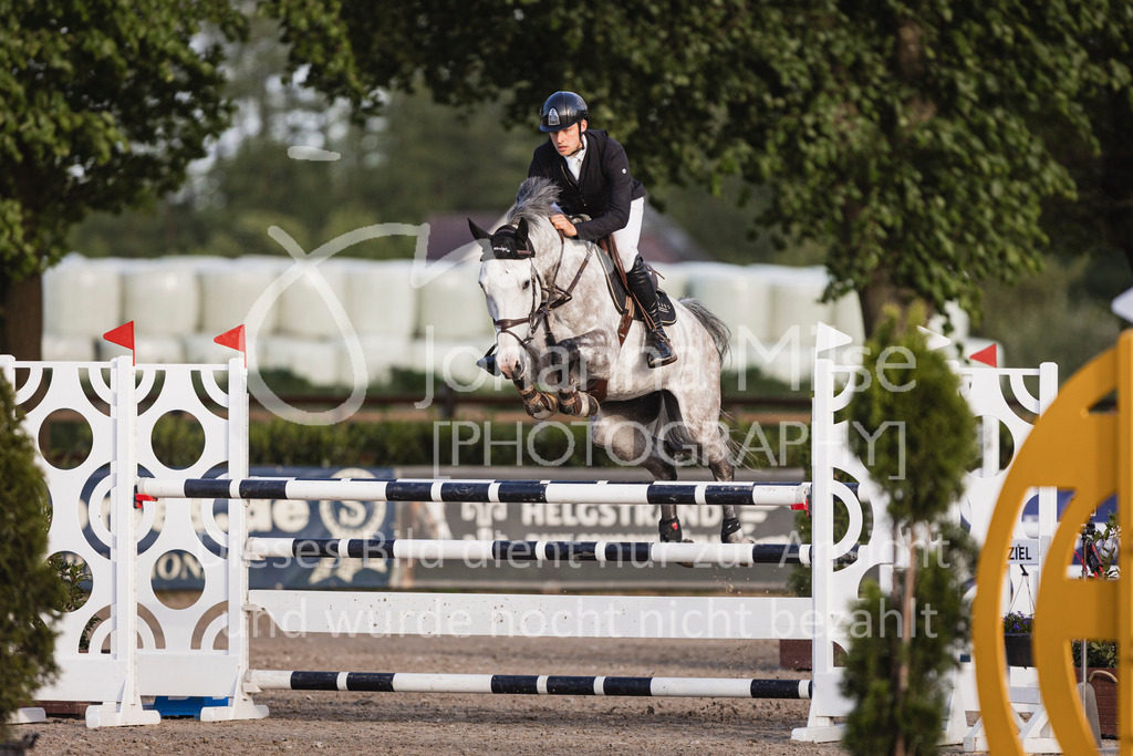 250506_Mühlen_Youngster-M-618 | Deine schönsten Turniermomente als professionelle Fotos! Entdecke hochwertige Pferdesport-Fotografie im Online-Shop. Jetzt Fotos finden & bestellen!