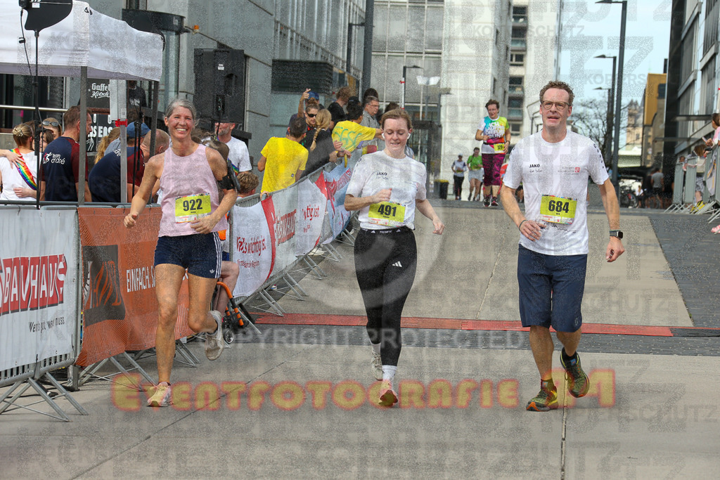 250920_1335_EX1_5650 | Sportfotografie im Rhein-Sieg Kreis, Köln, Bonn, NRW, Rheinland Pfalz, Hessen, etc. Unser Tätigkeitsfeld umfasst den Laufsport vom Volkslauf über den Marathon, Duathlon, Triathon bis zum Ultralauf wie Kölnpfad Ultra oder Schindertrail.